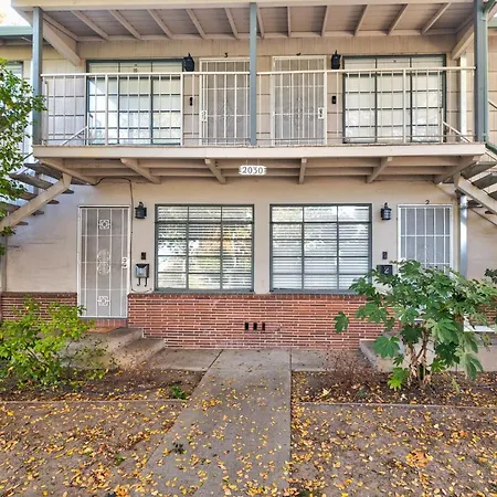 Pet Friendly Midtown/Downtown Entire Condo -Free Parking